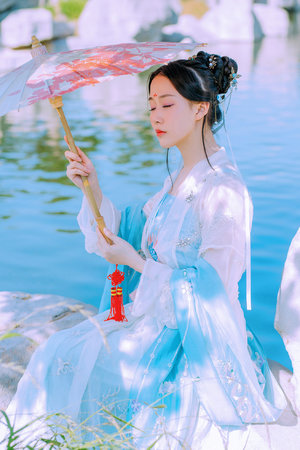 亚欧偷窥清纯综合图区