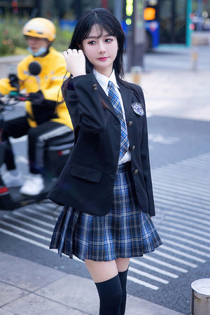 挠女班长的白脚丫